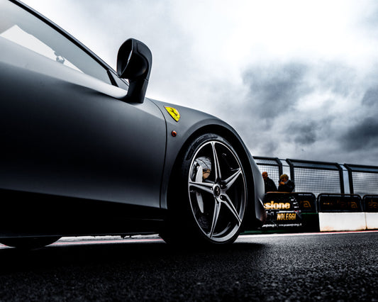 Guida in pista una Ferrari 458 Italia in Carbonio