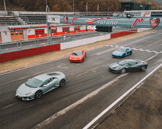 4 giri di pista su 4 GT