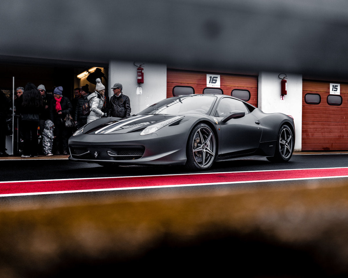 Guida in pista una Ferrari 458 Italia in Carbonio
