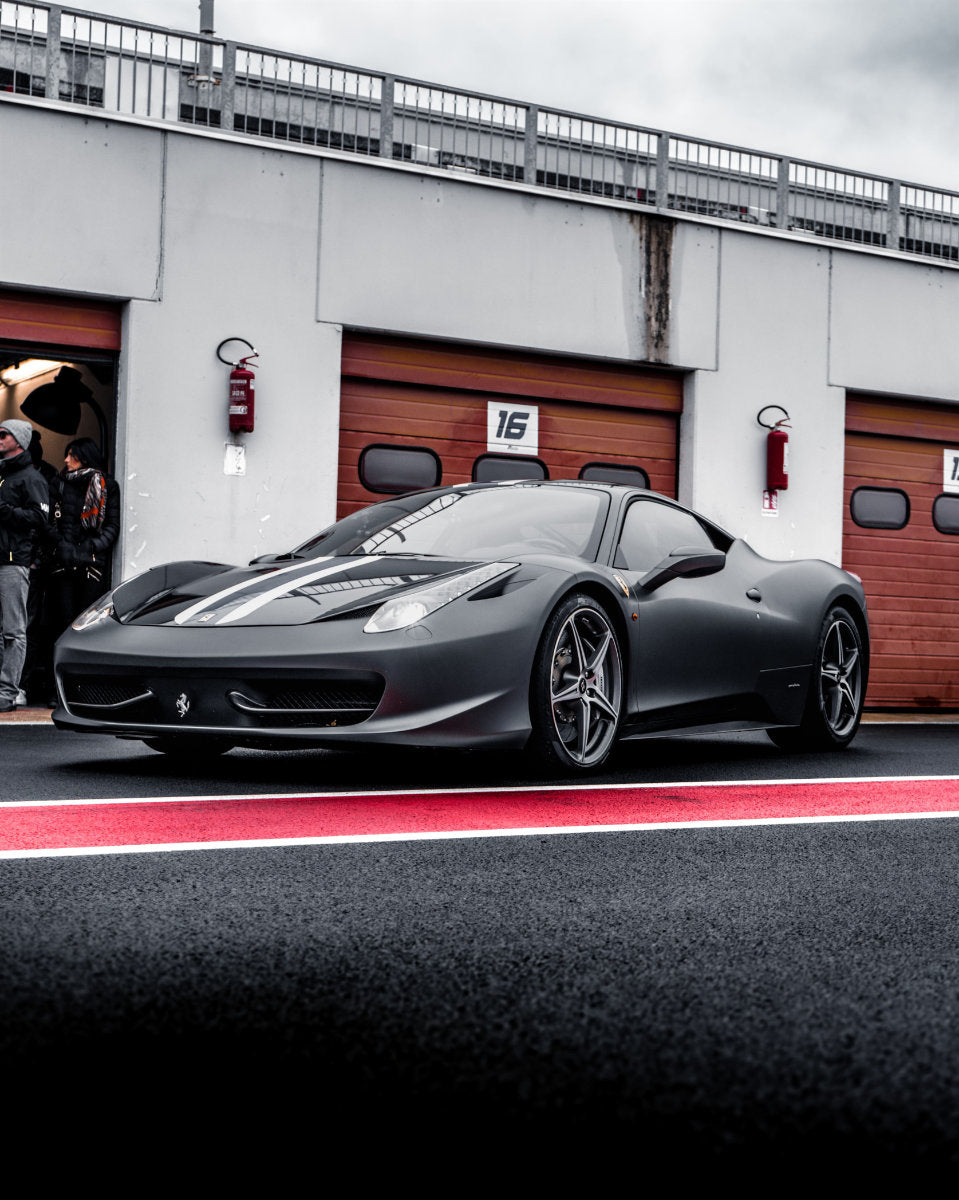 Guida in pista una Ferrari 458 Italia in Carbonio