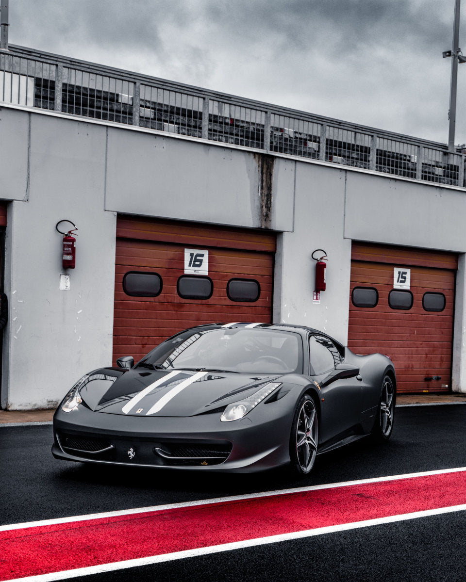 Guida in pista una Ferrari 458 Italia in Carbonio