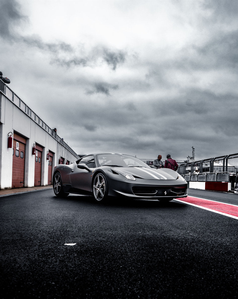 Guida in pista una Ferrari 458 Italia in Carbonio