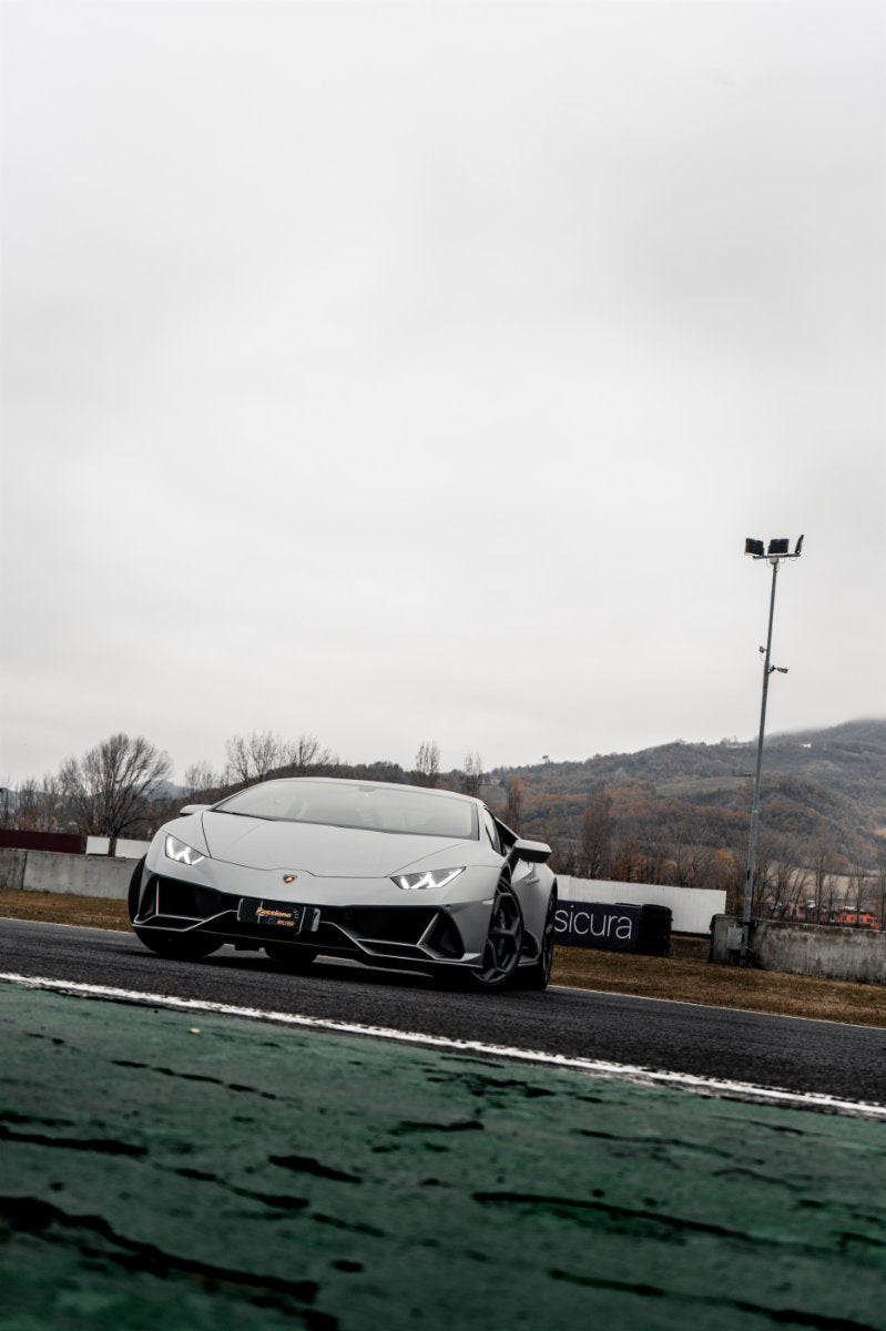 Guida in pista una Lamborghini Huracán Evo