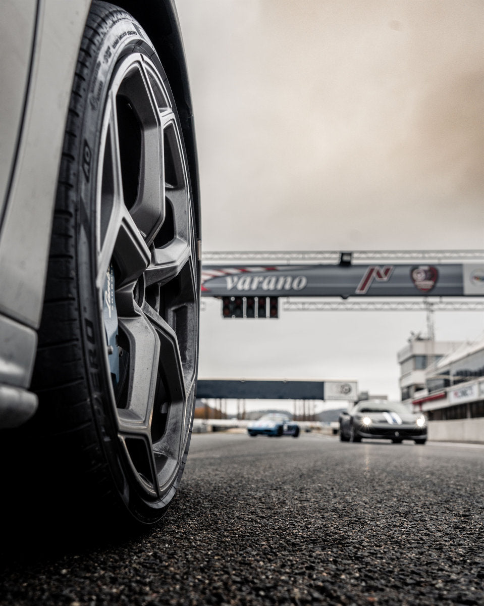 3 giri di pista su 3 GT