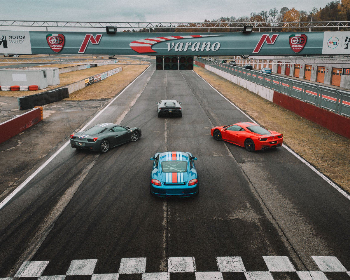 4 giri di pista su 4 GT