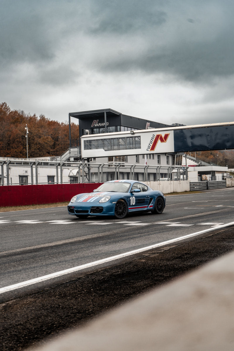 Guida in pista una Porsche Cayman Cup Pista