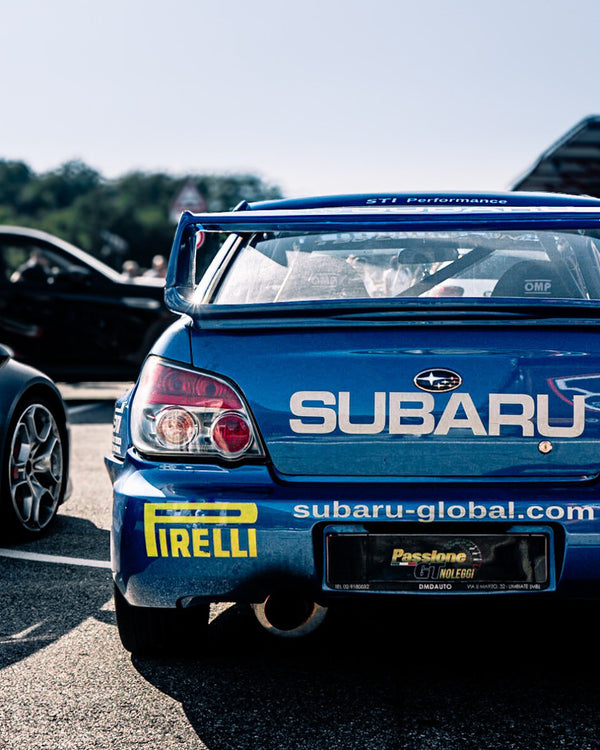 Guida in pista una Subaru Impreza STI