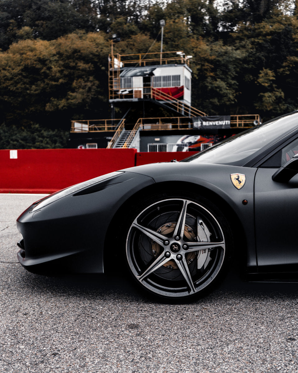 Guida in pista una Ferrari 458 Italia in Carbonio