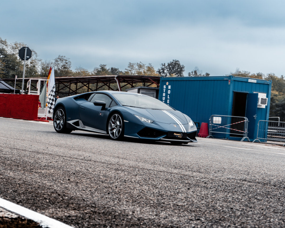 Guida in pista una Lamborghini Huracán Avio