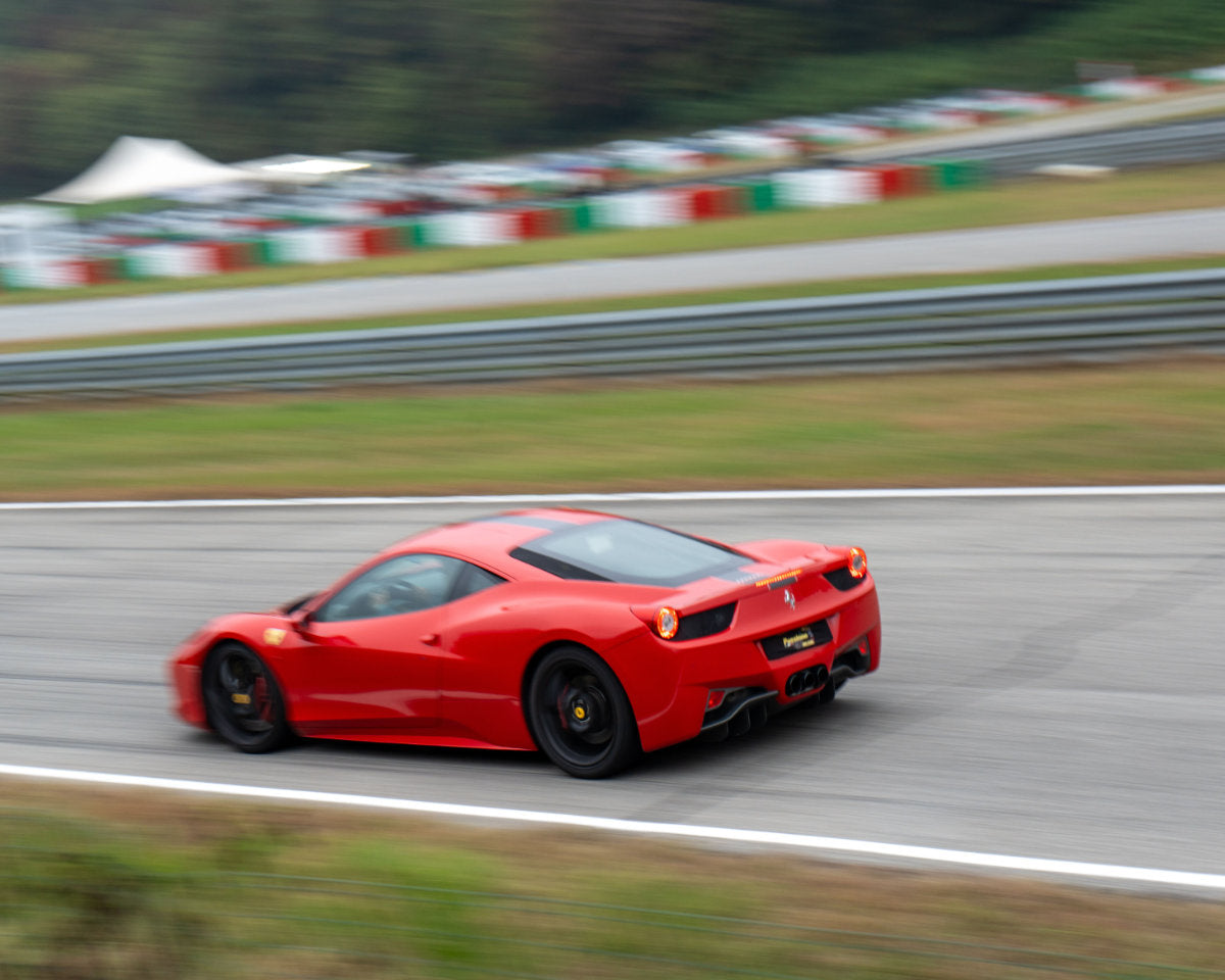 Guida in pista una Ferrari 458 Italia