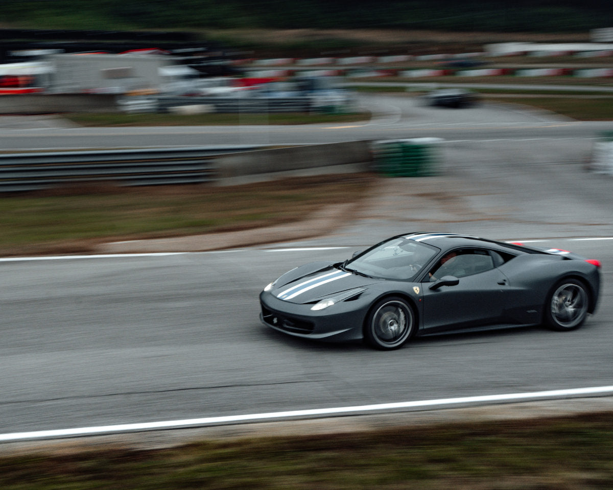 Guida in pista una Ferrari 458 Italia in Carbonio