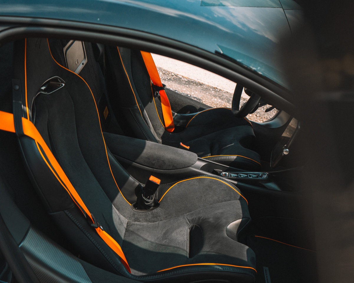 Guida in pista una McLaren Artura Performance