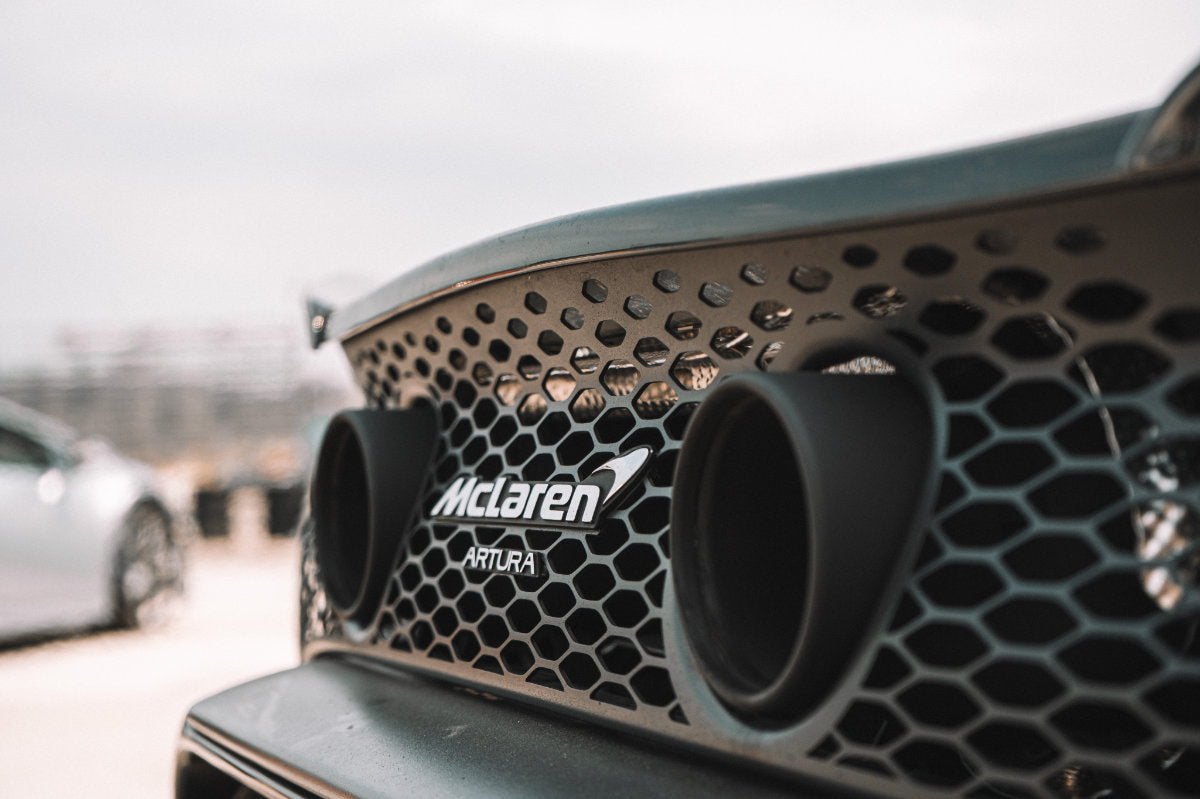 Guida in pista una McLaren Artura Performance