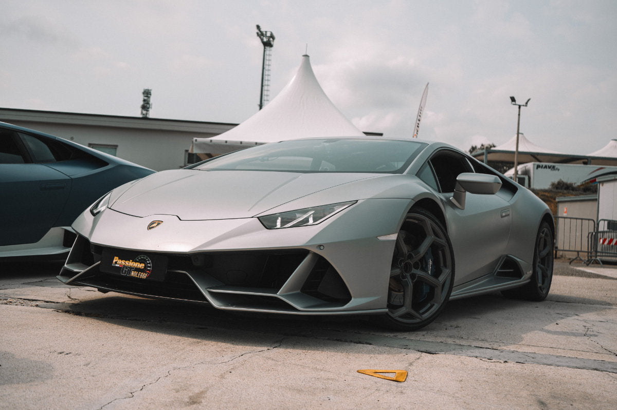 Guida in pista una Lamborghini Huracán Avio
