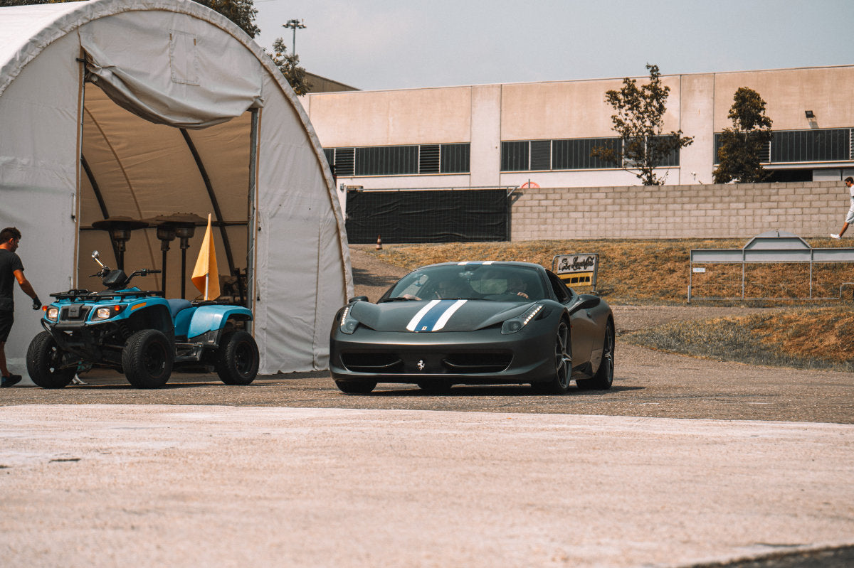 Guida in pista una Ferrari 458 Italia in Carbonio
