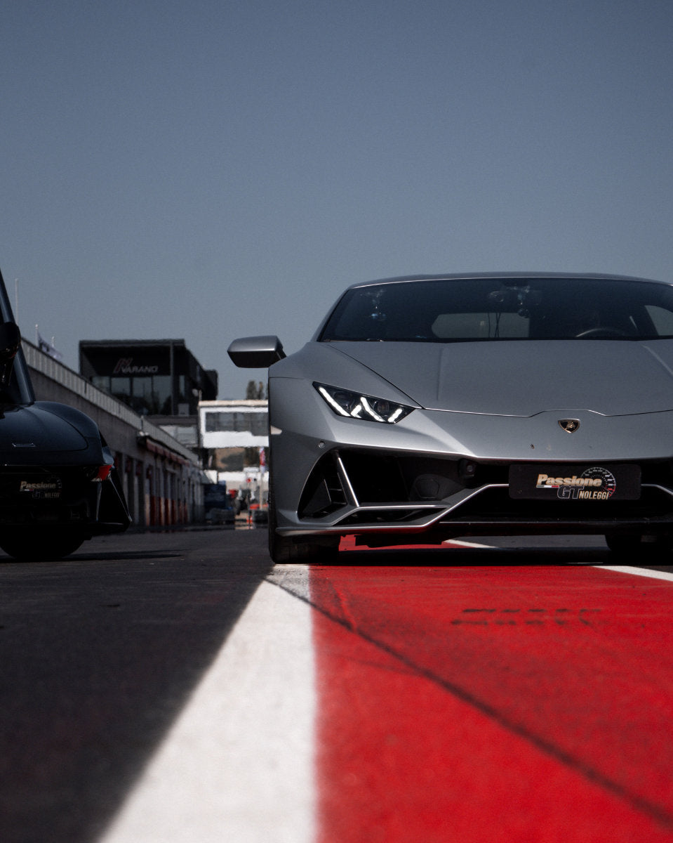 Guida in pista una Lamborghini Huracán Evo
