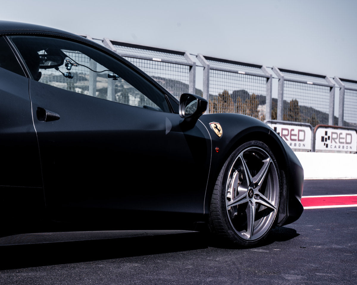 Guida in pista una Ferrari 458 Italia in Carbonio