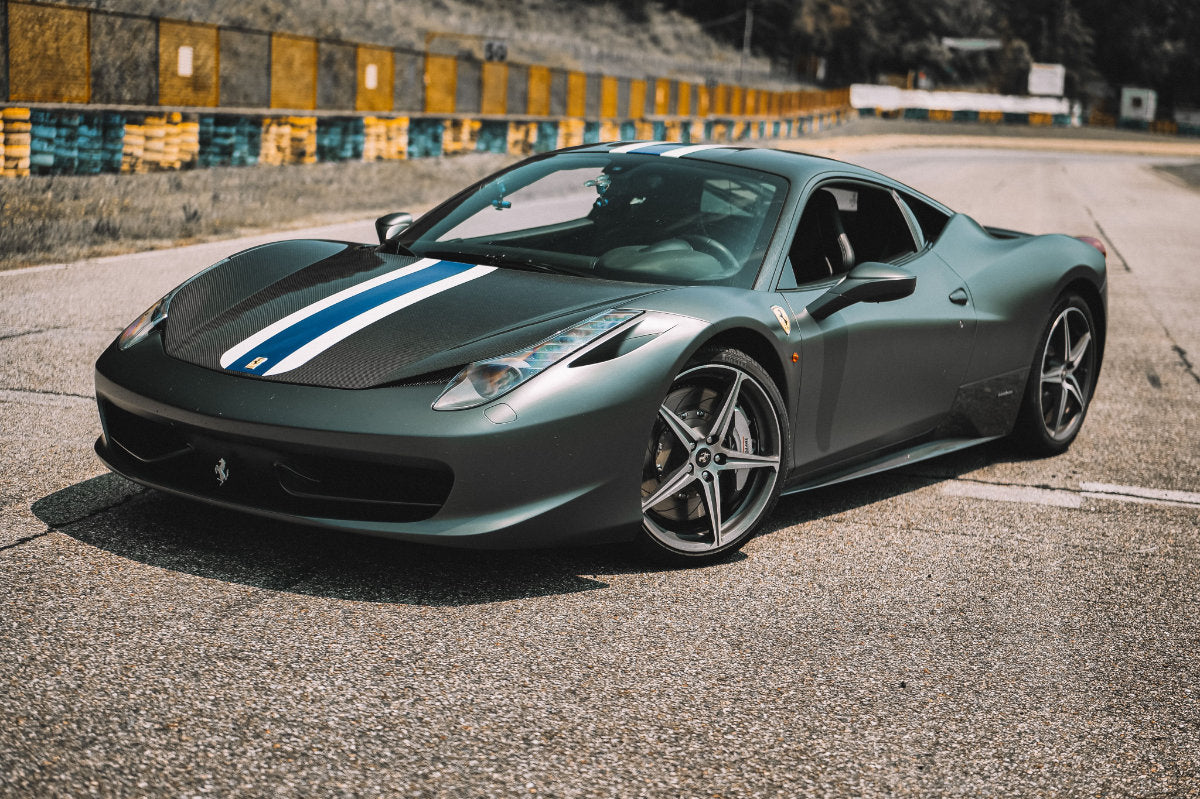 Guida in pista una Ferrari 458 Italia in Carbonio