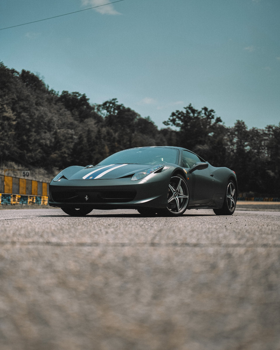 Guida in pista una Ferrari 458 Italia in Carbonio