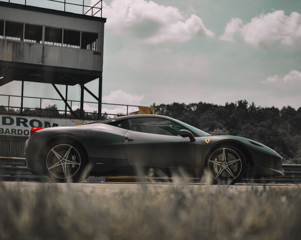 Guida in pista una Ferrari 458 Italia in Carbonio