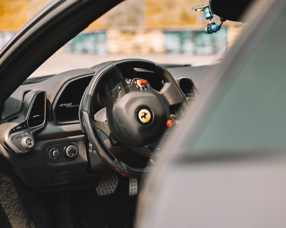 Guida in pista una Ferrari 458 Italia in Carbonio