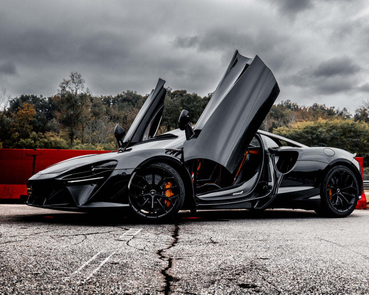 Guida in pista una McLaren Artura Performance