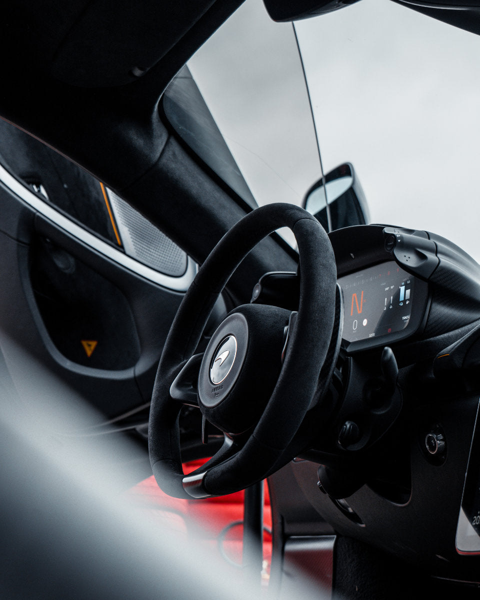 Guida in pista una McLaren Artura Performance