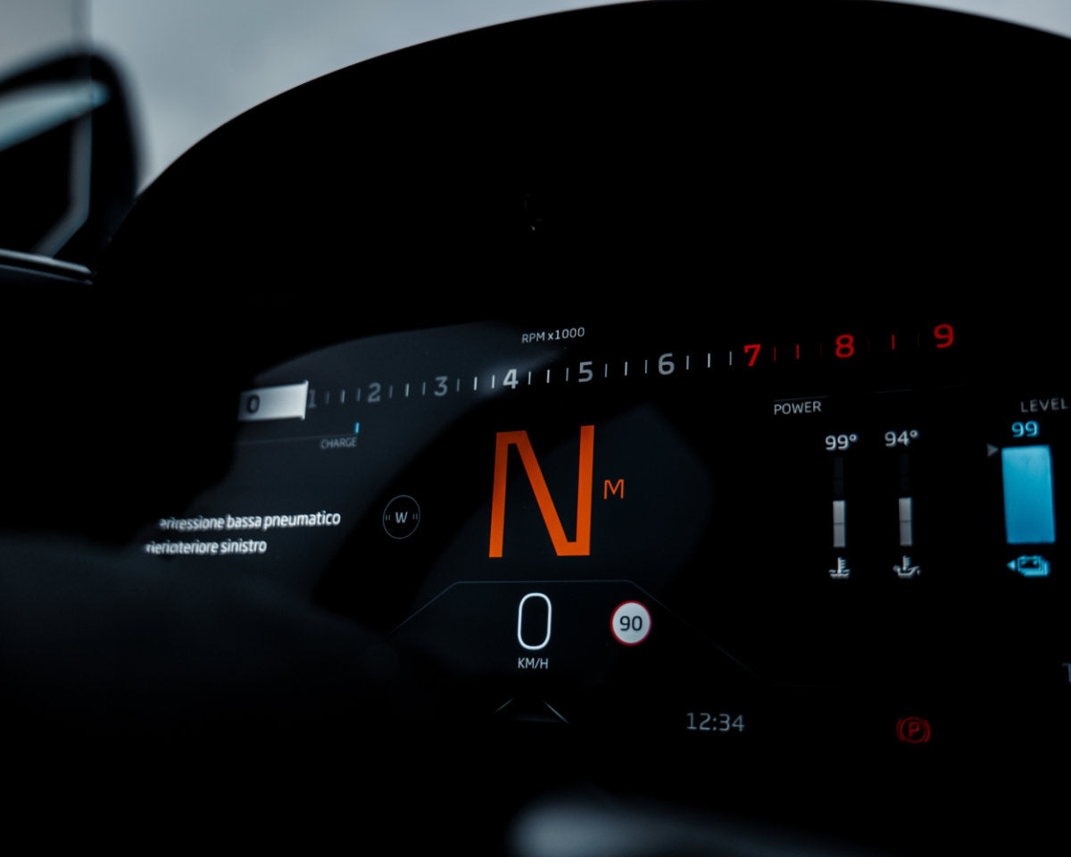 Guida in pista una McLaren Artura Performance