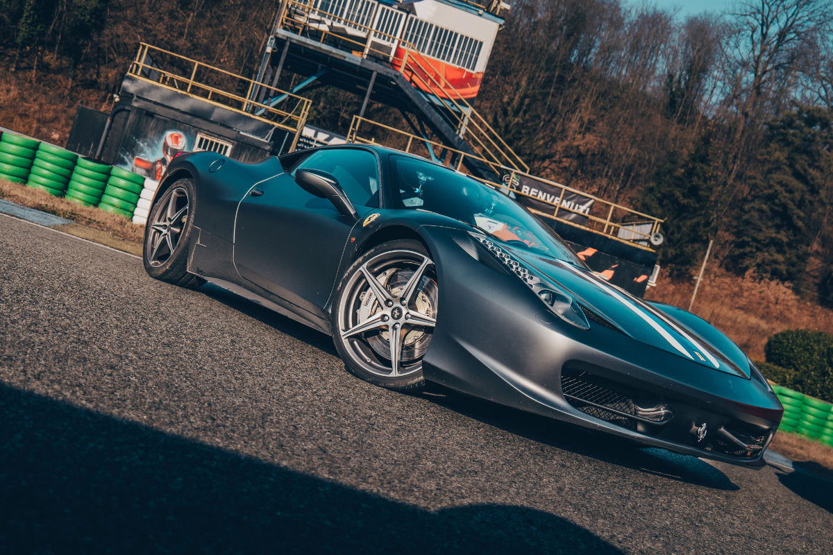 Guida in pista una Ferrari 458 Italia in Carbonio