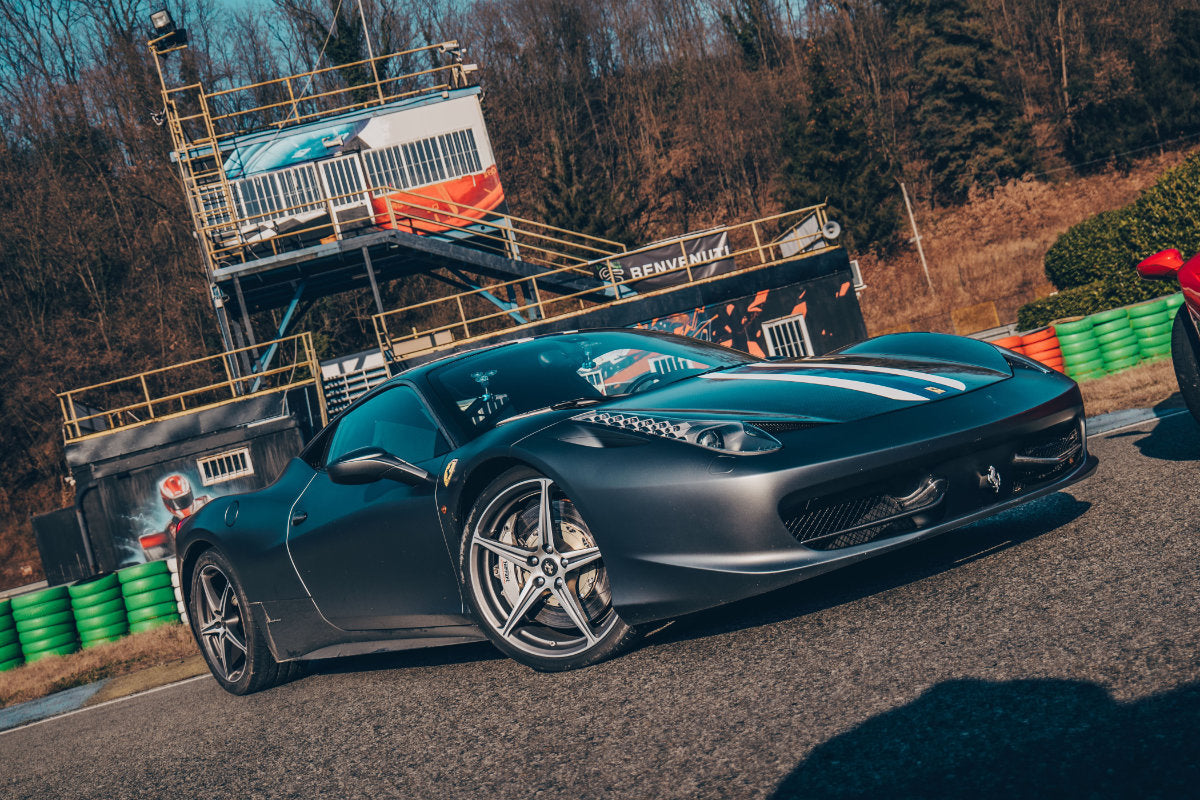 Guida in pista una Ferrari 458 Italia in Carbonio