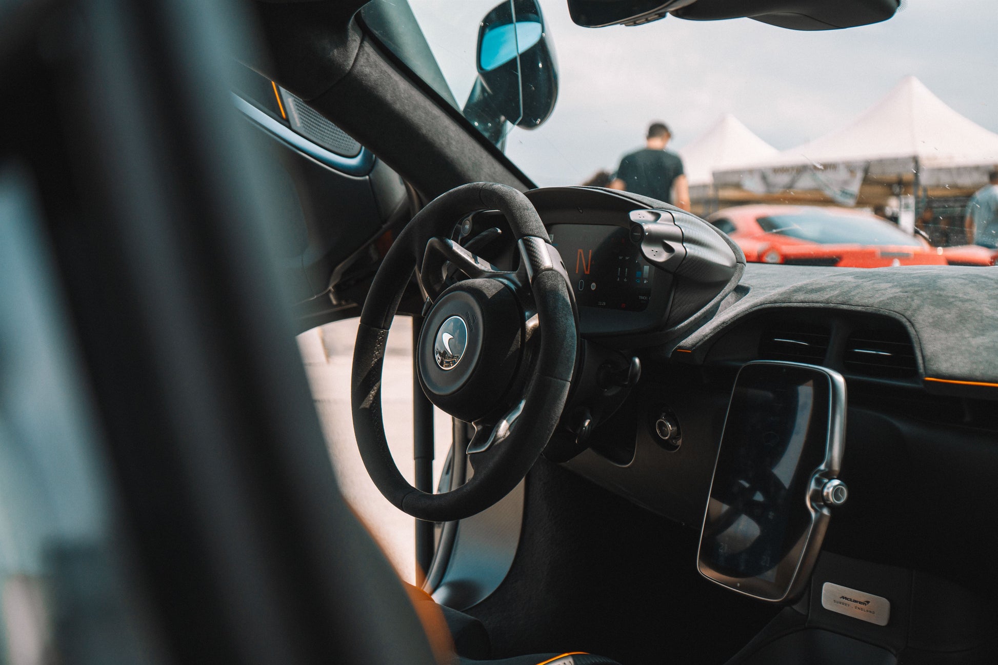 Guida in pista una McLaren Artura Performance